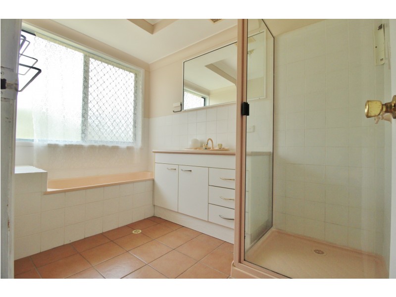 195 Lakes Dr, Laidley Heights QLD 4341