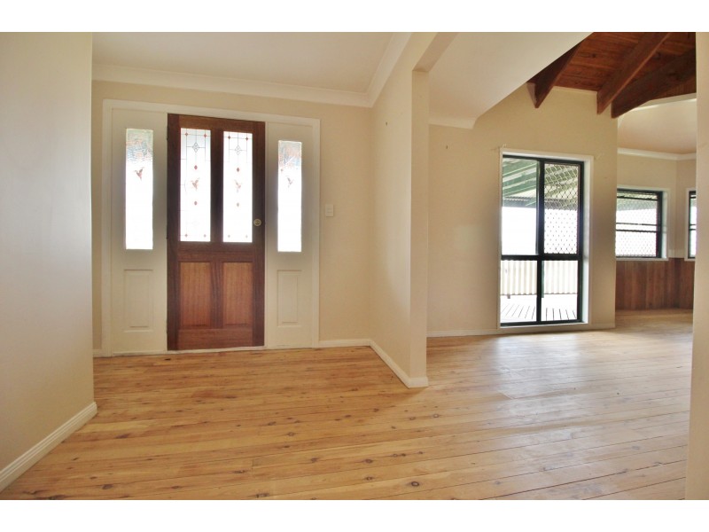 195 Lakes Dr, Laidley Heights QLD 4341