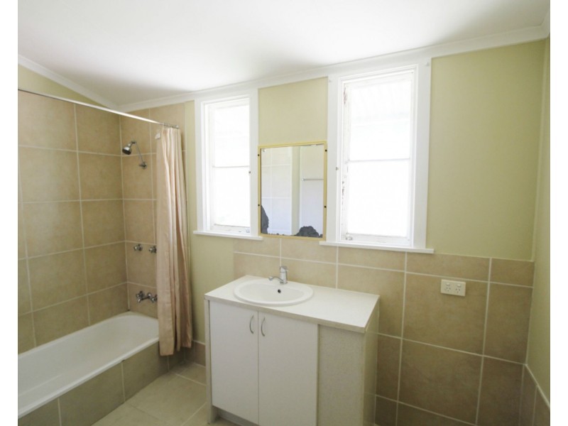 16 Church Street, Forest Hill QLD 4342