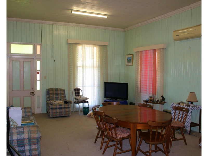 26 Bowen St, Helidon QLD 4344