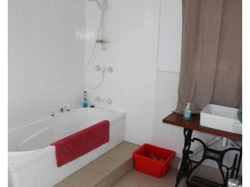 12 Hedges Ct, Laidley Heights QLD 4341