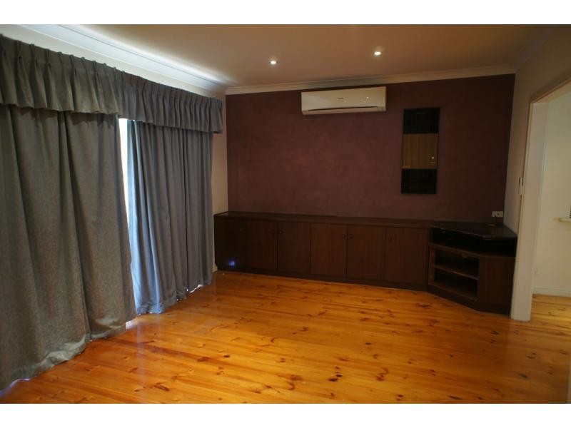 1 Eyre Crescent, Valley View SA 5093
