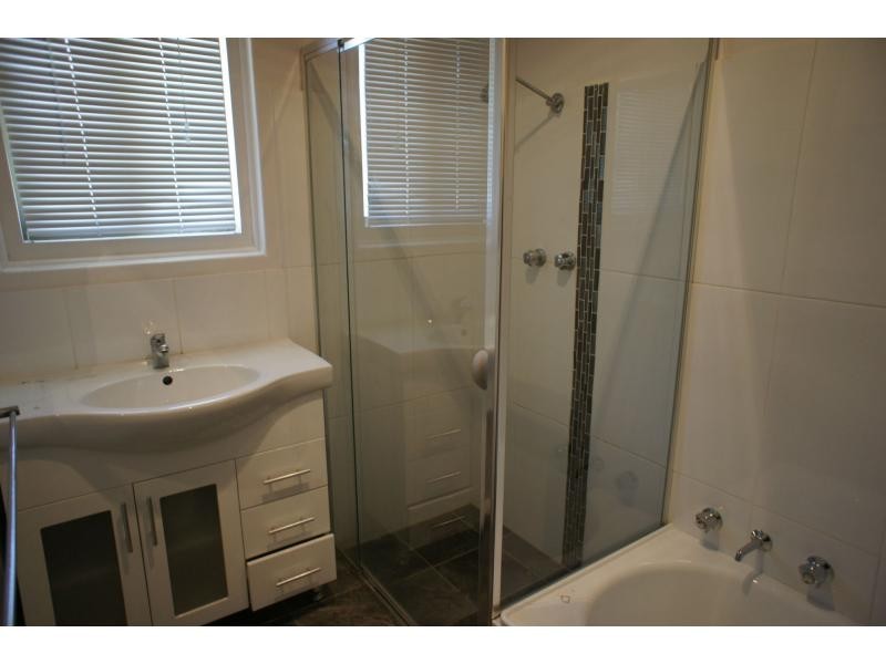 1 Eyre Crescent, Valley View SA 5093