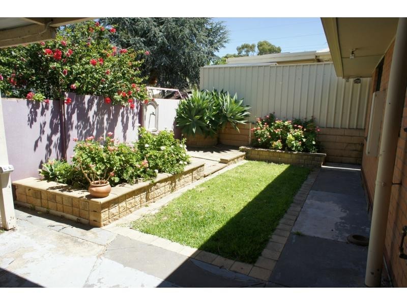 1 Eyre Crescent, Valley View SA 5093
