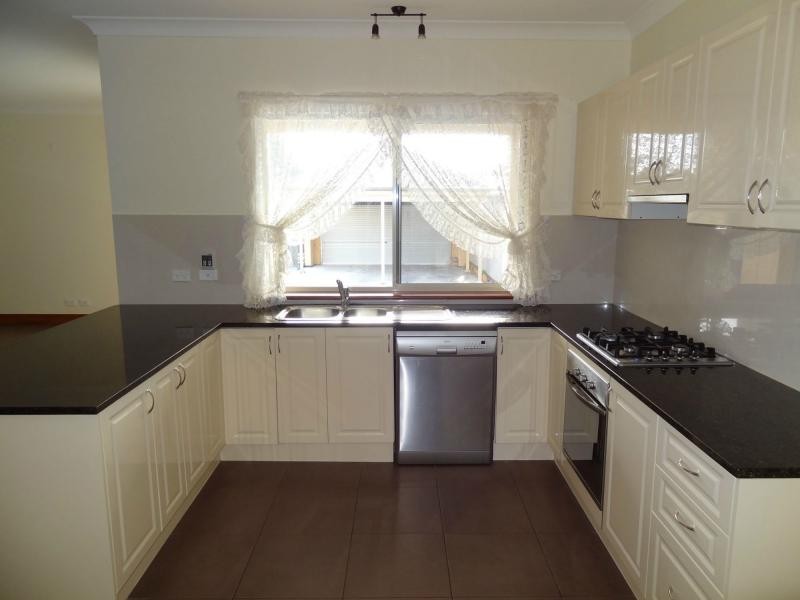 12a Melrose Avenue, Clearview SA 5085