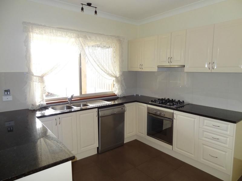 12a Melrose Avenue, Clearview SA 5085