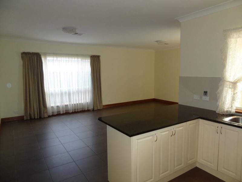 12a Melrose Avenue, Clearview SA 5085