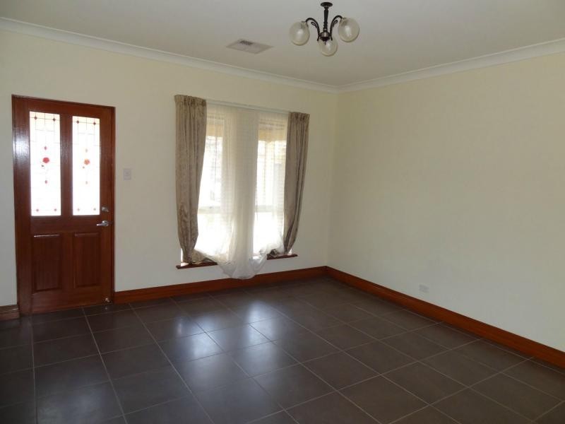 12a Melrose Avenue, Clearview SA 5085