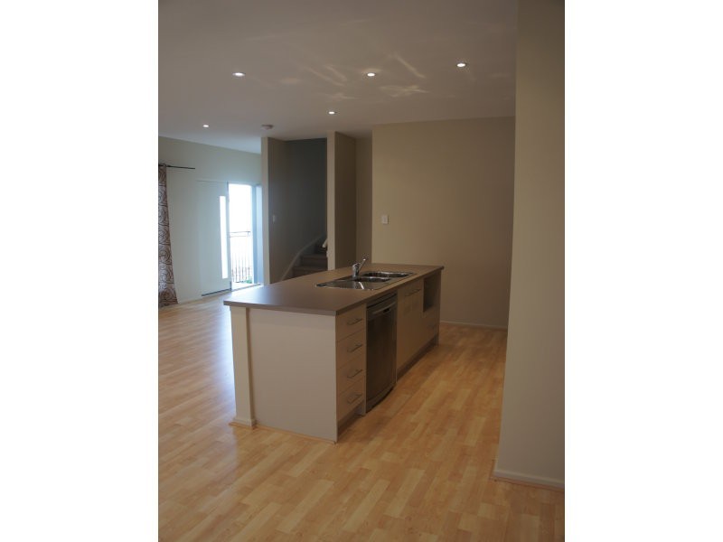 2/20 Macmillan Avenue, Mawson Lakes SA 5095