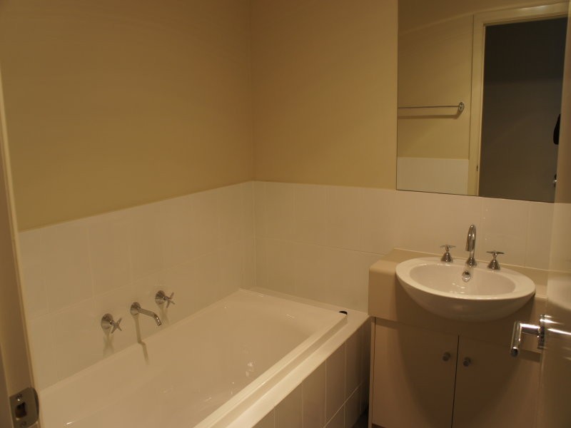 2/20 Macmillan Avenue, Mawson Lakes SA 5095