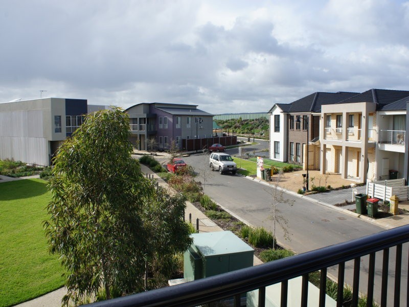 2/20 Macmillan Avenue, Mawson Lakes SA 5095