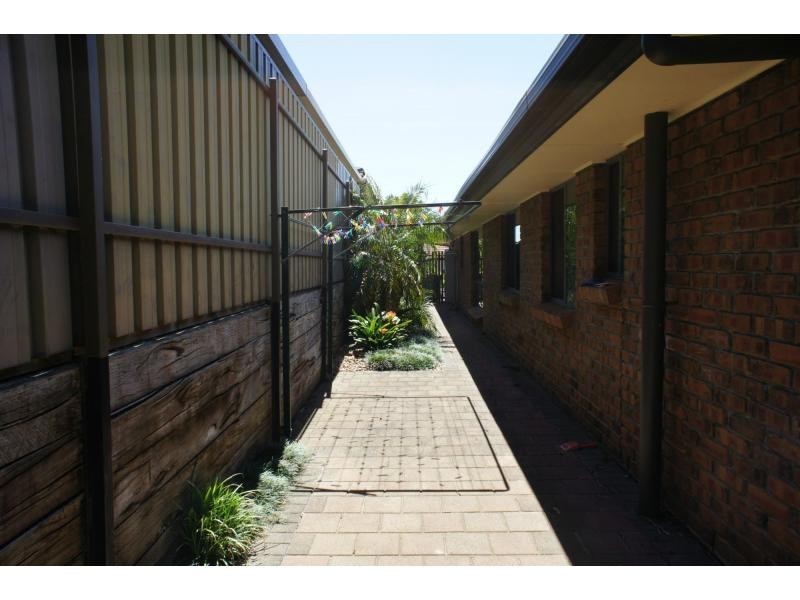 8 Gilchrist Avenue, Greenwith SA 5125