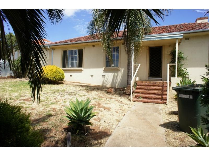 404 Grand Junction Road, Clearview SA 5085