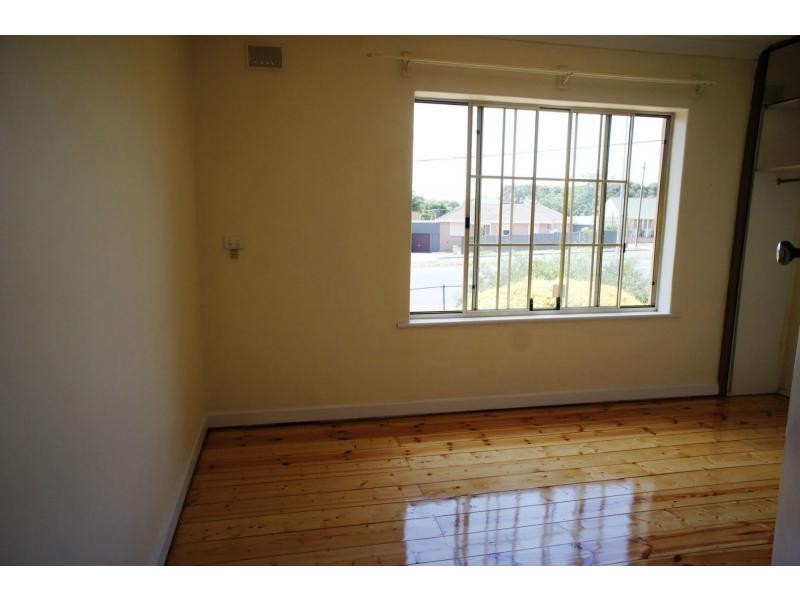 404 Grand Junction Road, Clearview SA 5085