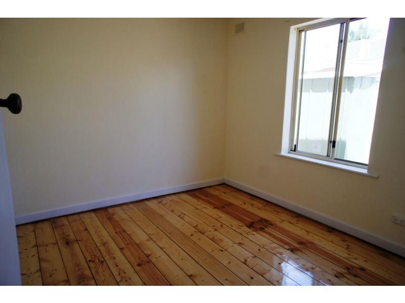 404 Grand Junction Road, Clearview SA 5085