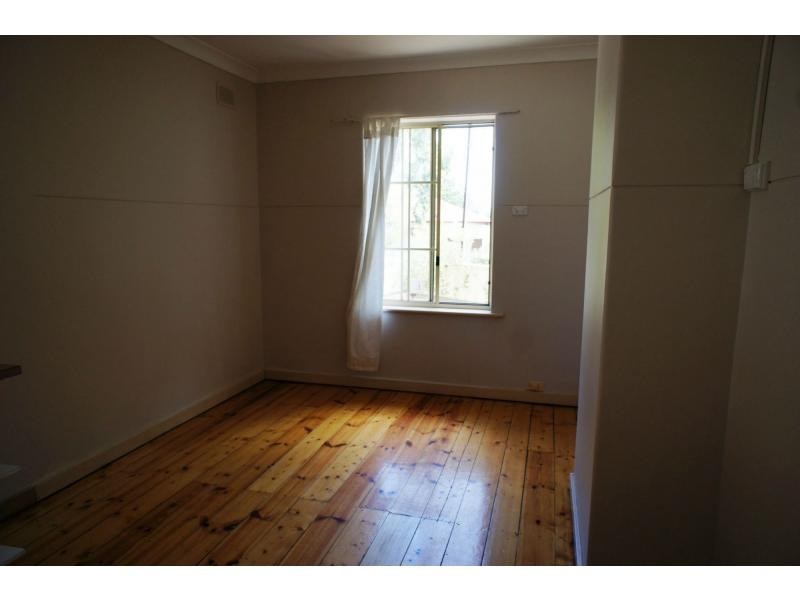404 Grand Junction Road, Clearview SA 5085