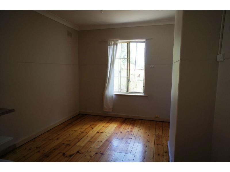 404 Grand Junction Road, Clearview SA 5085