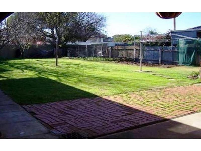 4 Harkness Avenue, Modbury SA 5092