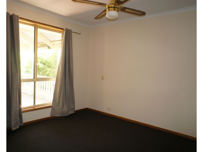 6 Chesterfield Walk St, Hillbank SA 5112