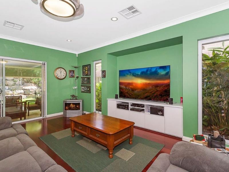 18 Martinique Walk, Mawson Lakes SA 5095