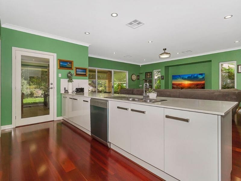 18 Martinique Walk, Mawson Lakes SA 5095