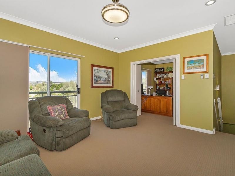 18 Martinique Walk, Mawson Lakes SA 5095