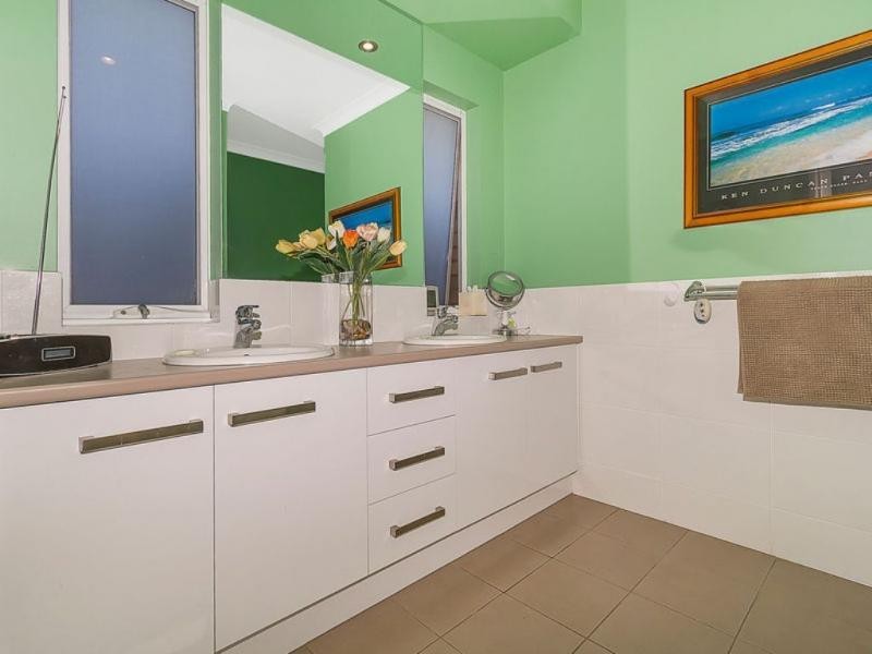 18 Martinique Walk, Mawson Lakes SA 5095