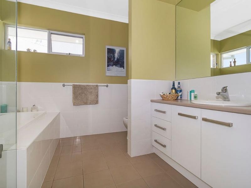 18 Martinique Walk, Mawson Lakes SA 5095