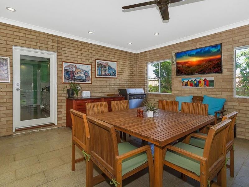 18 Martinique Walk, Mawson Lakes SA 5095