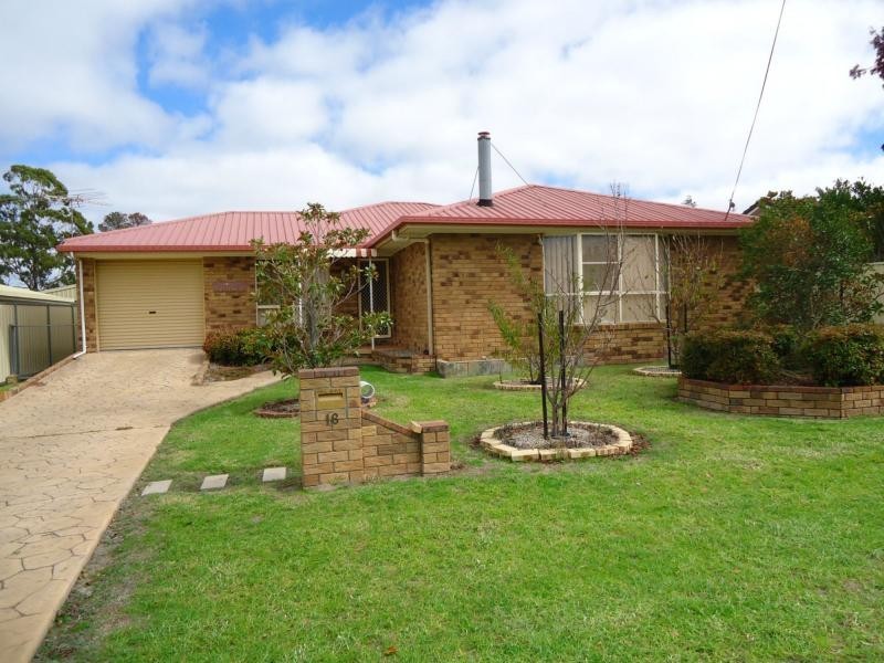 16 Recreation Crescent, Stanthorpe QLD 4380