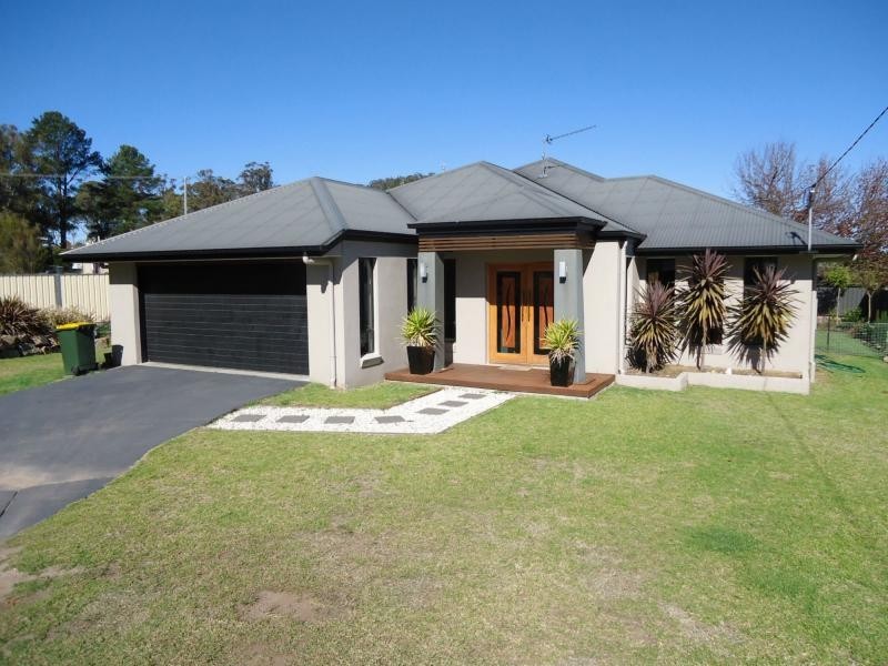 9 Logan Street, Stanthorpe QLD 4380