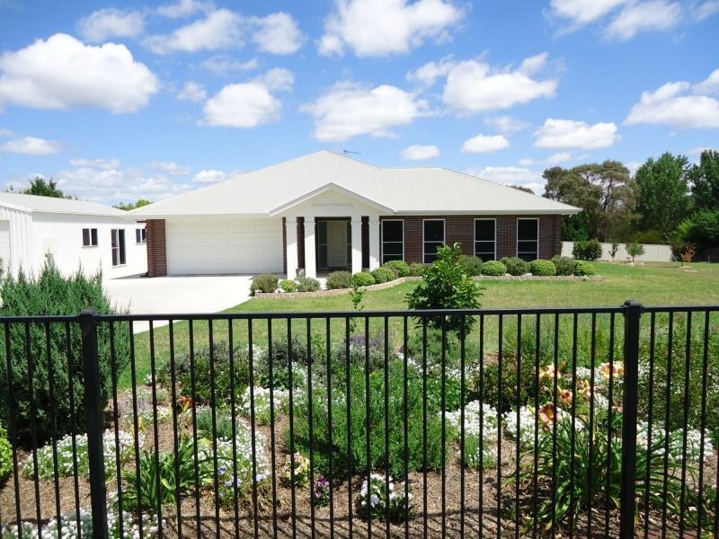 22 Pioneers Parade, Stanthorpe, Stanthorpe QLD 4380