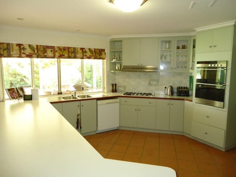 18 Pioneers Parade, Stanthorpe QLD 4380