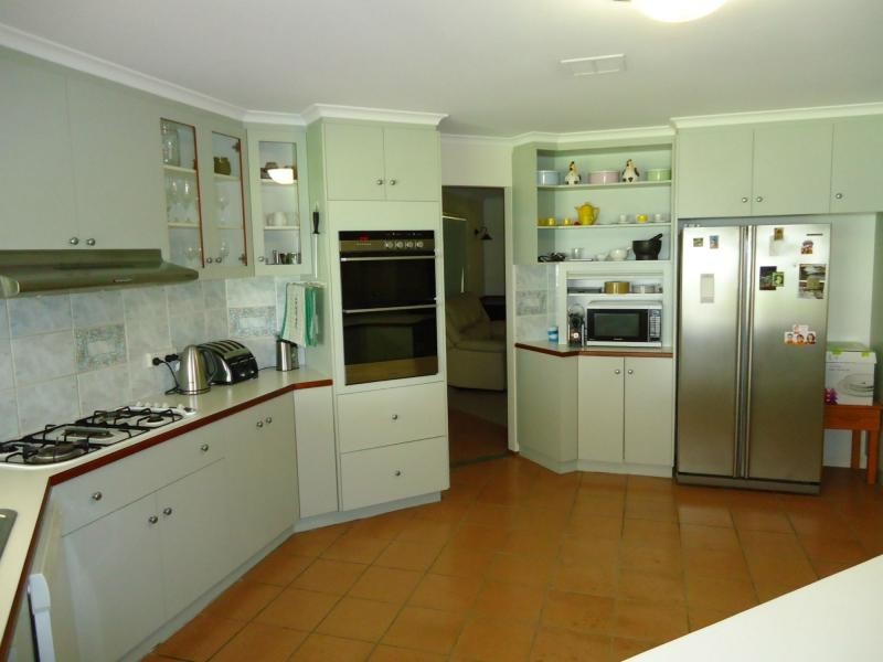 18 Pioneers Parade, Stanthorpe QLD 4380