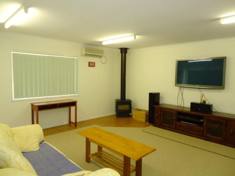 18 Pioneers Parade, Stanthorpe QLD 4380