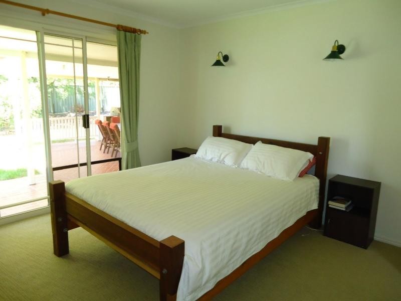 18 Pioneers Parade, Stanthorpe QLD 4380