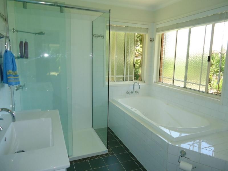 18 Pioneers Parade, Stanthorpe QLD 4380