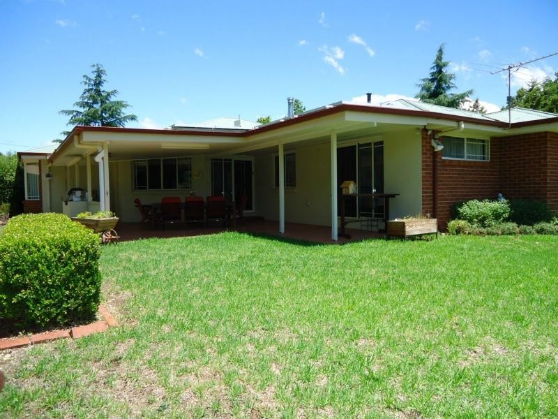 18 Pioneers Parade, Stanthorpe QLD 4380