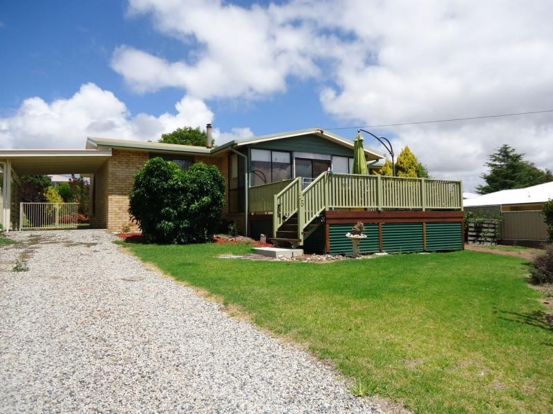 25 Leslie Parade, Stanthorpe QLD 4380