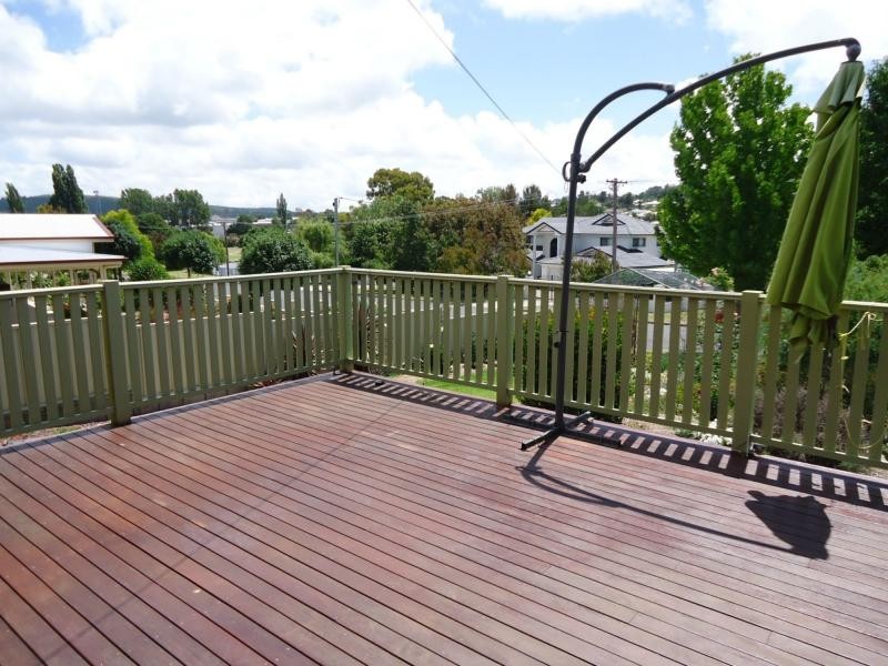 25 Leslie Parade, Stanthorpe QLD 4380