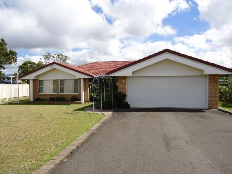 8 Leslie Parade, Stanthorpe QLD 4380