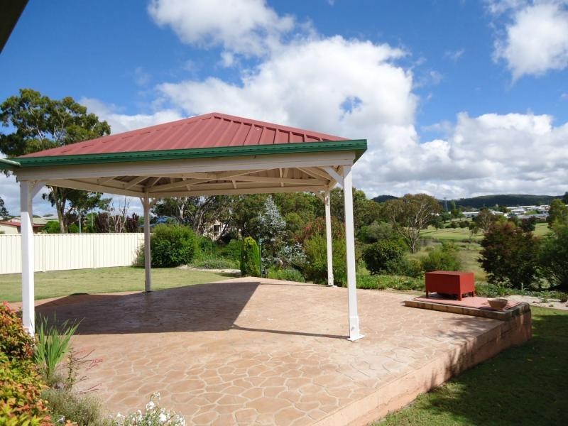 8 Leslie Parade, Stanthorpe QLD 4380