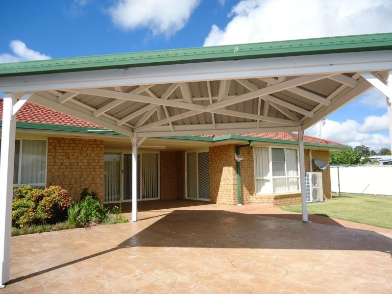 8 Leslie Parade, Stanthorpe QLD 4380