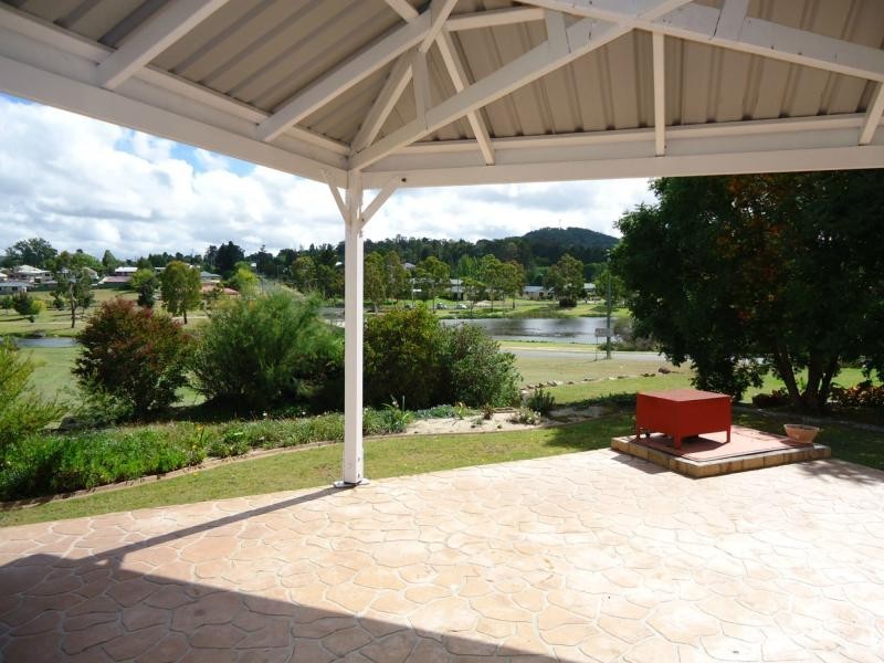 8 Leslie Parade, Stanthorpe QLD 4380