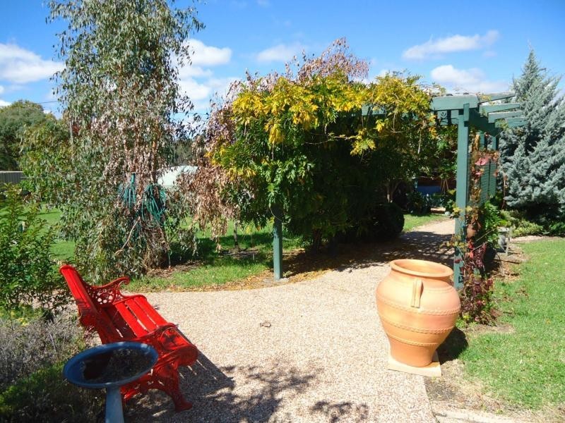 21 Fairway Crescent, Stanthorpe QLD 4380