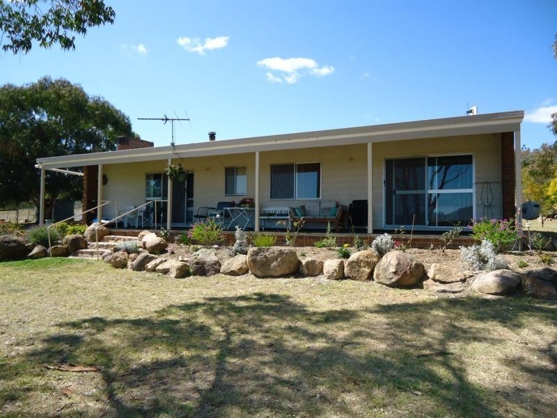 106 St Judes Road, Ballandean, Stanthorpe QLD 4380