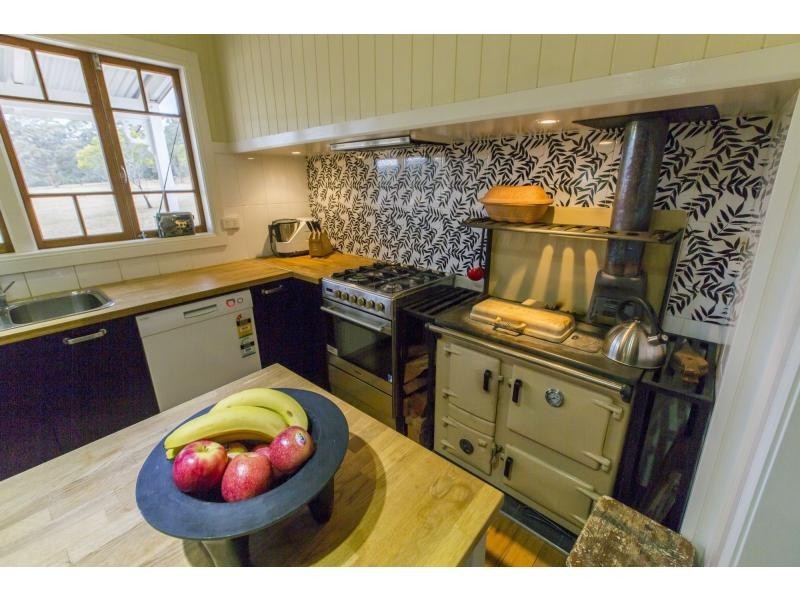 2 Armstrong Lane, Eukey, Stanthorpe QLD 4380