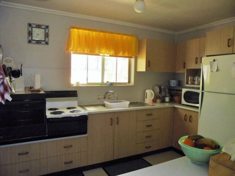 498 Donnellys Castle Road, Pozieres, Stanthorpe QLD 4380