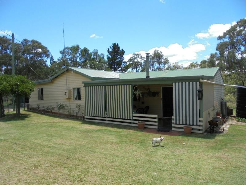 728 Mt Hutton Road, Nundubbermere, Stanthorpe QLD 4380