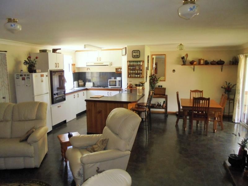 728 Mt Hutton Road, Nundubbermere, Stanthorpe QLD 4380